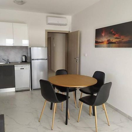 Villa Stella โตรกีร์ ภายนอก รูปภาพ