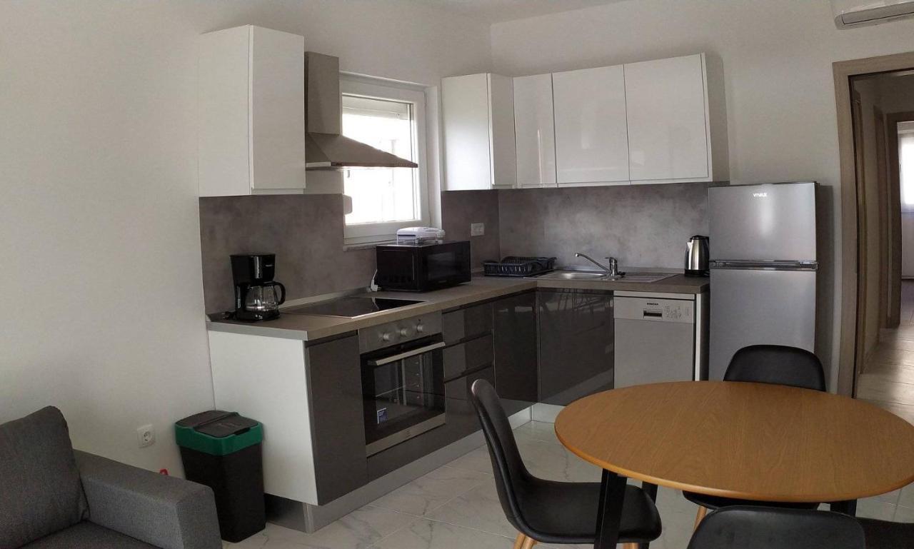Villa Stella โตรกีร์ ภายนอก รูปภาพ