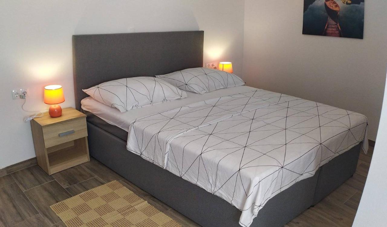 Villa Stella โตรกีร์ ภายนอก รูปภาพ