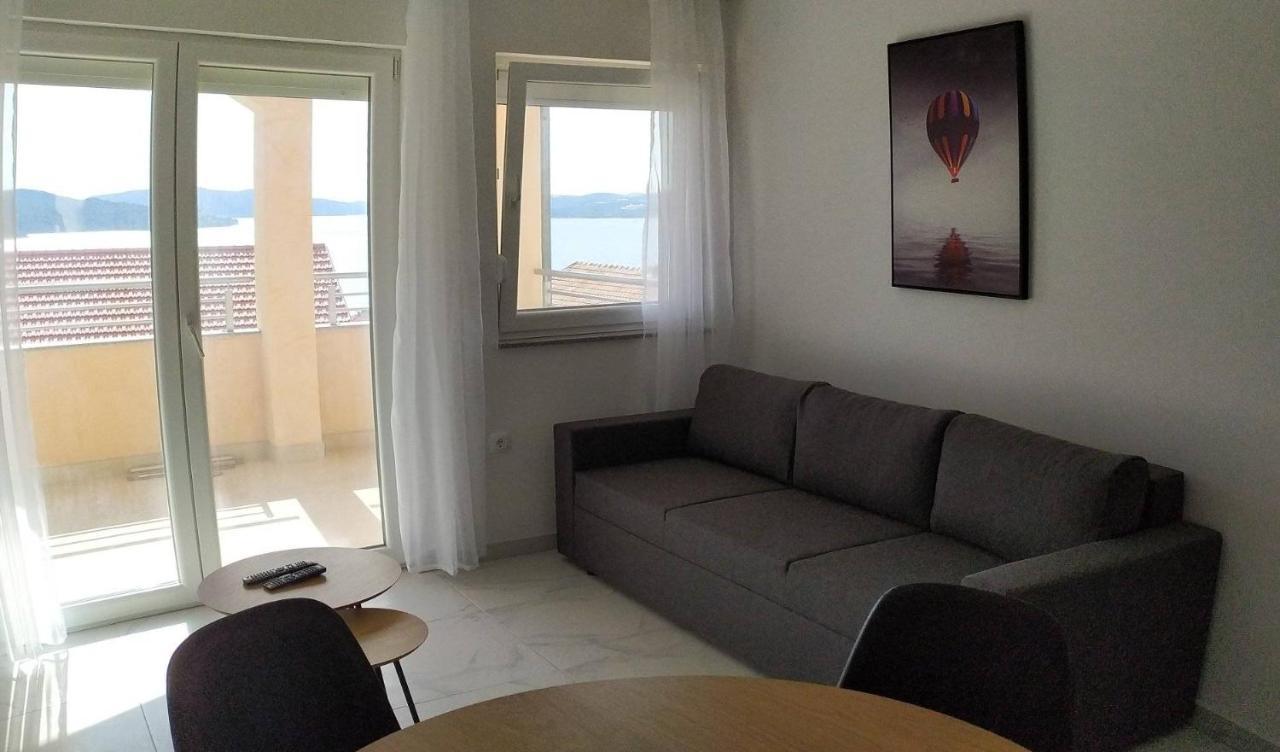 Villa Stella โตรกีร์ ภายนอก รูปภาพ
